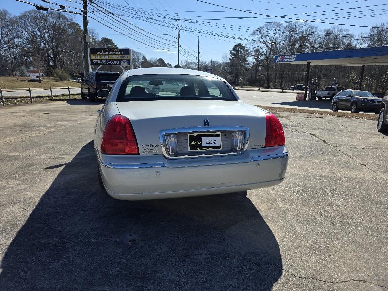 Lincoln Town Car Ultimate 2004