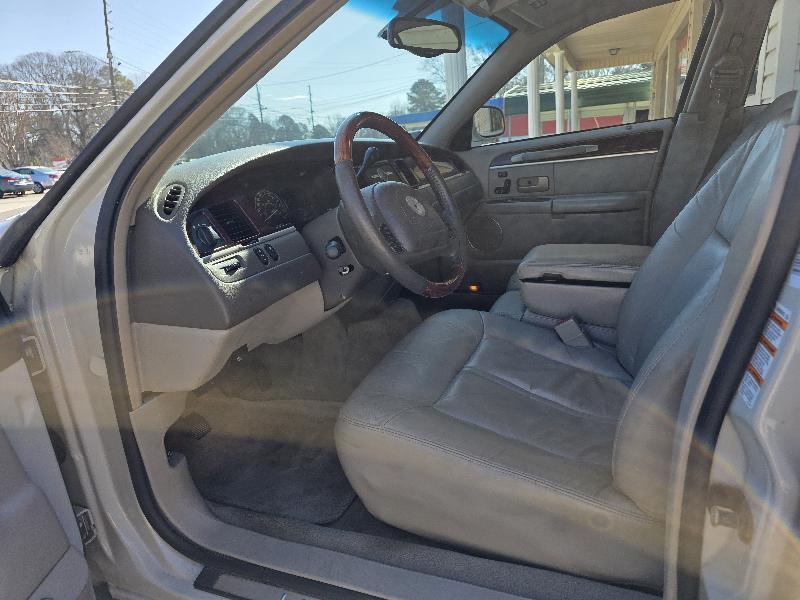 Lincoln Town Car Ultimate 2004