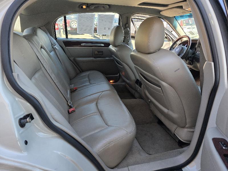 Lincoln Town Car Ultimate 2004