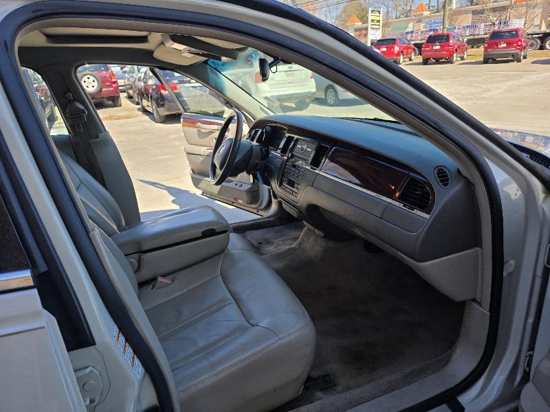 Lincoln Town Car Ultimate 2004