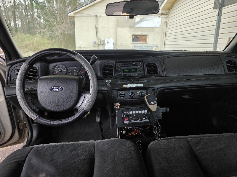 Ford Crown Victoria Police Interceptor 2011