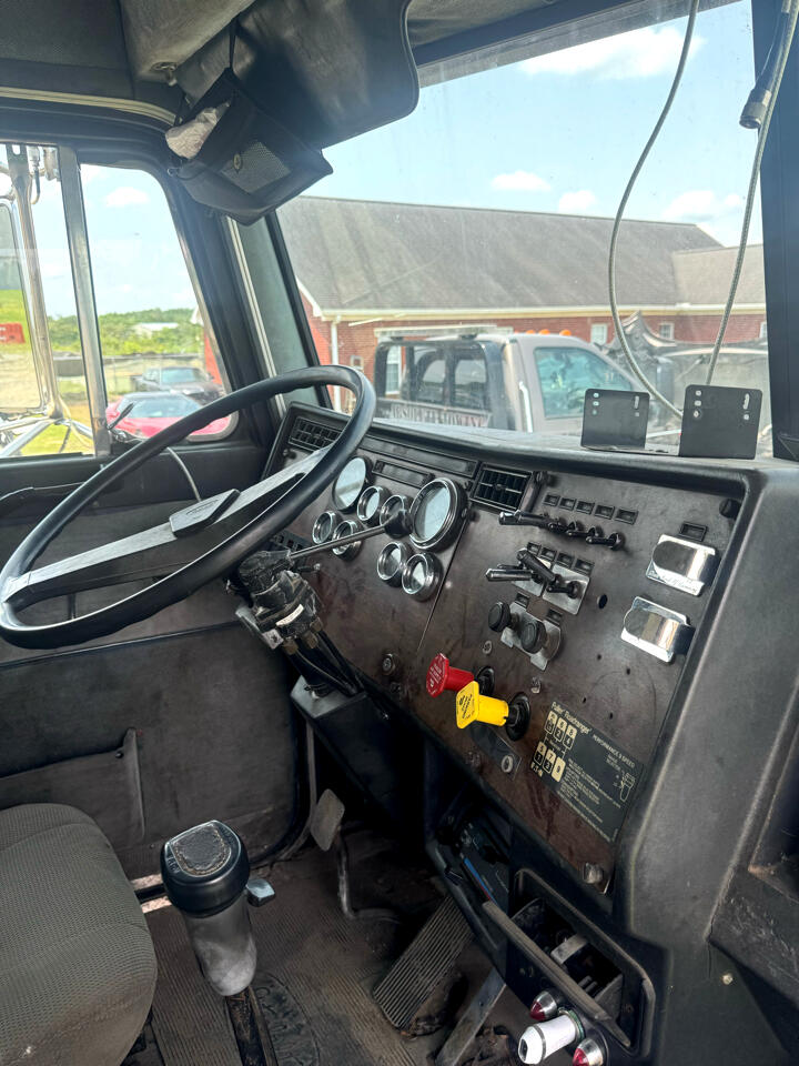 Peterbilt 377  1988