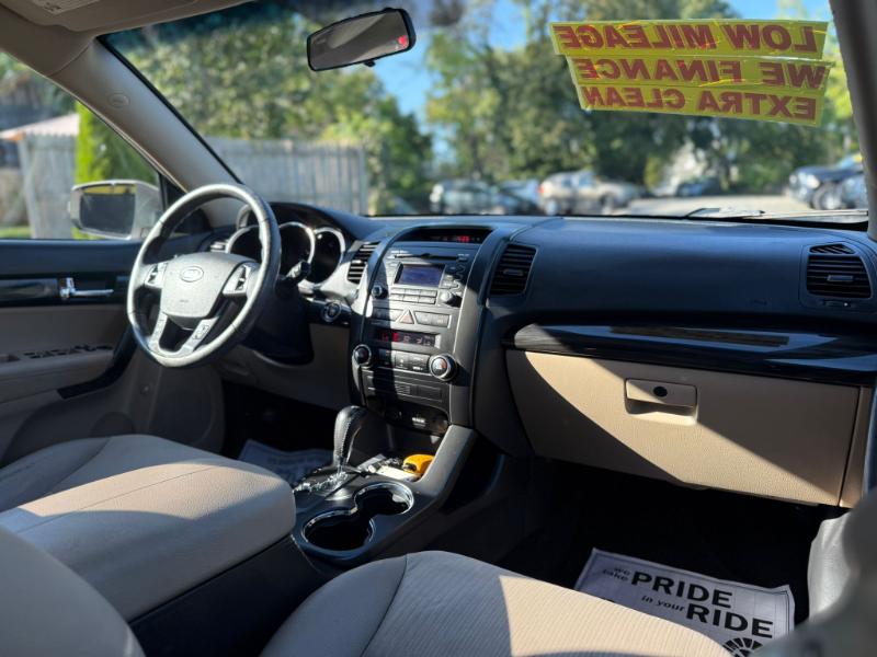 Kia Sorento EX 2WD 2011 Kia Sorento EX 2WD 2011