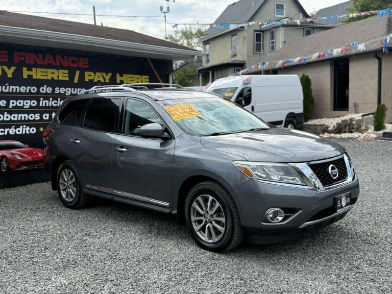 Nissan Pathfinder SV 4WD 2015 Nissan Pathfinder SV 4WD 2015