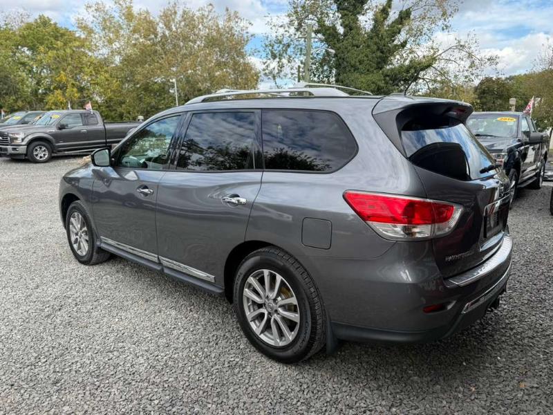 Nissan Pathfinder SV 4WD 2015 Nissan Pathfinder SV 4WD 2015