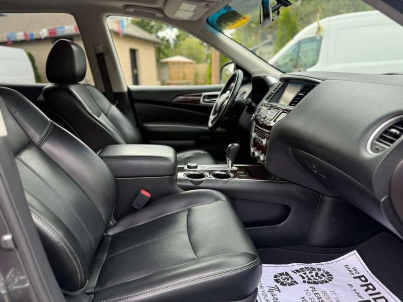Nissan Pathfinder SV 4WD 2015 Nissan Pathfinder SV 4WD 2015