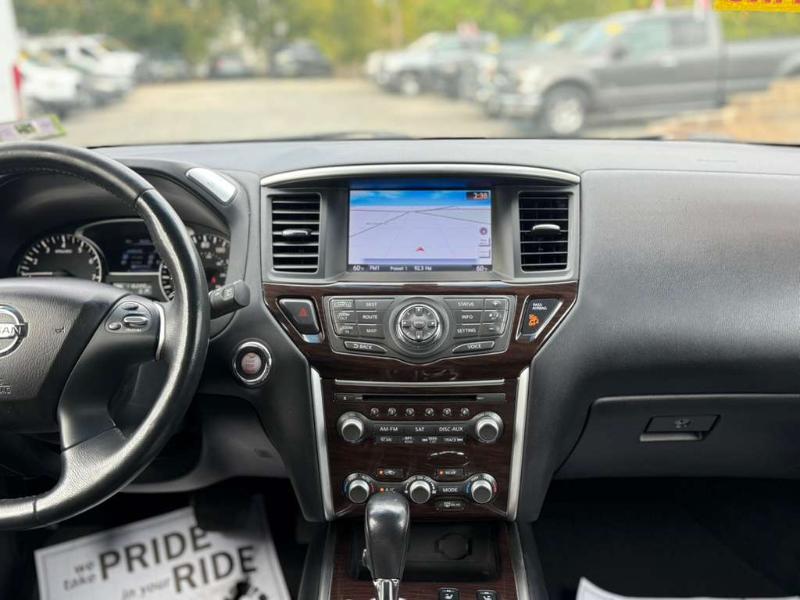 Nissan Pathfinder SV 4WD 2015 Nissan Pathfinder SV 4WD 2015