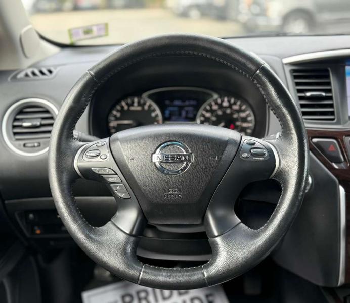 Nissan Pathfinder SV 4WD 2015 Nissan Pathfinder SV 4WD 2015