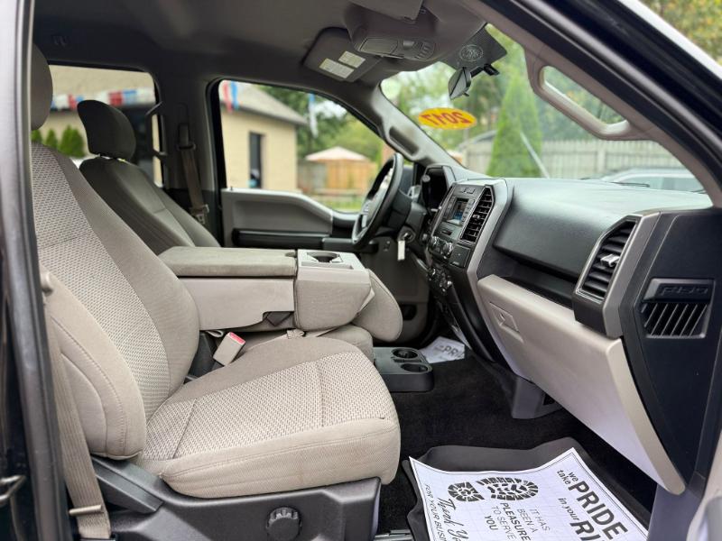Ford F-150 Lariat SuperCrew 6.5-ft. Bed 4WD 2017 Ford F-150 Lariat SuperCrew 6.5-ft. Bed 4WD 2017
