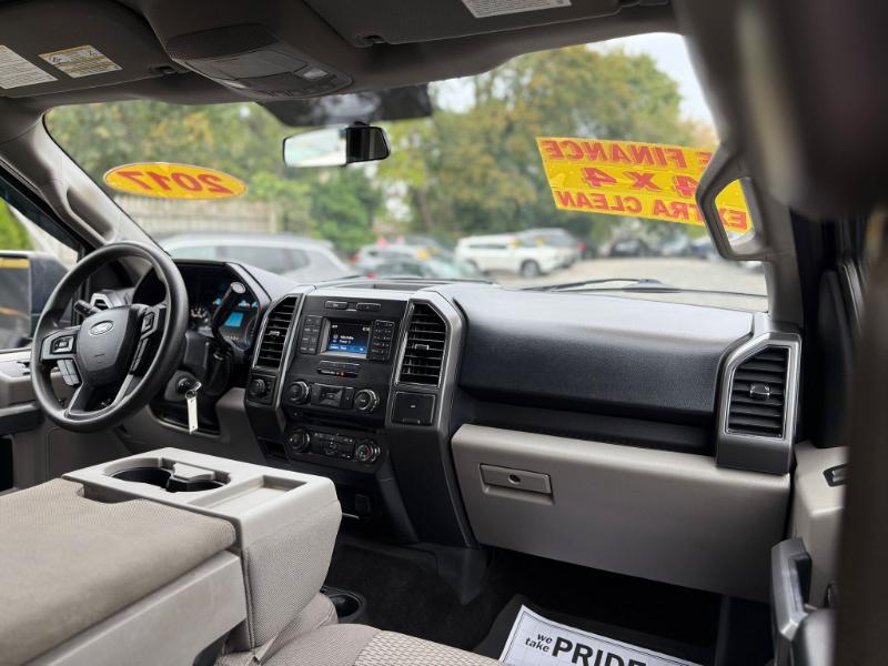 Ford F-150 Lariat SuperCrew 6.5-ft. Bed 4WD 2017 Ford F-150 Lariat SuperCrew 6.5-ft. Bed 4WD 2017
