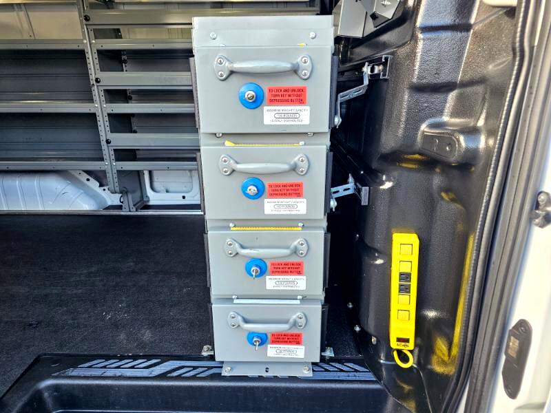 Ford Transit 250 Van Low Roof w/Sliding Pass. 130-in. WB 2018