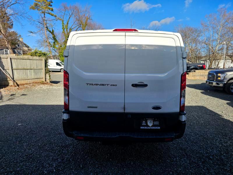 Ford Transit 250 Van Low Roof w/Sliding Pass. 130-in. WB 2018