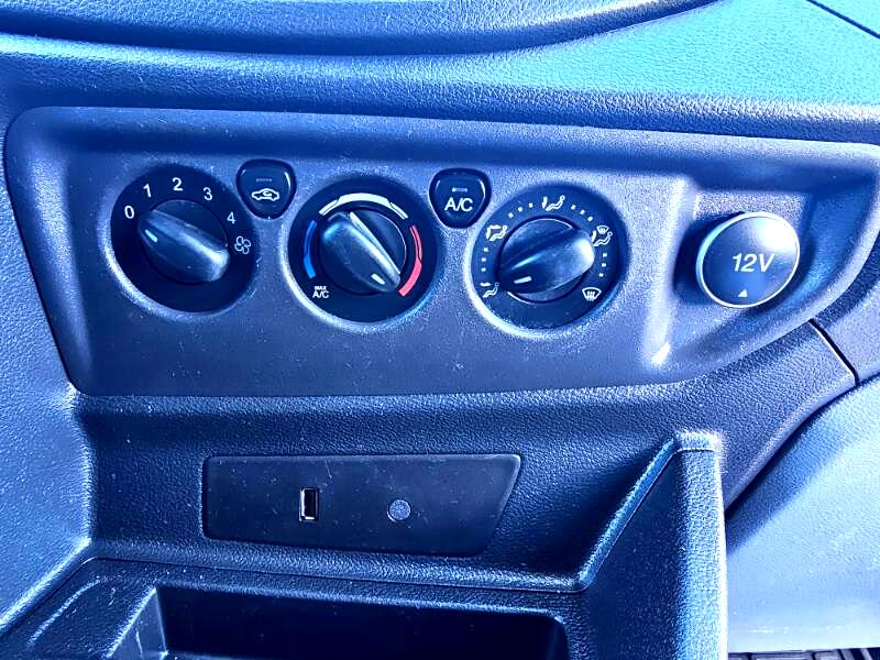 Ford Transit 250 Van Low Roof w/Sliding Pass. 130-in. WB 2018