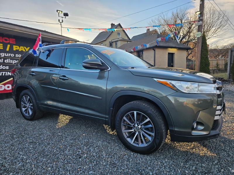 Toyota Highlander XLE AWD V6 2017