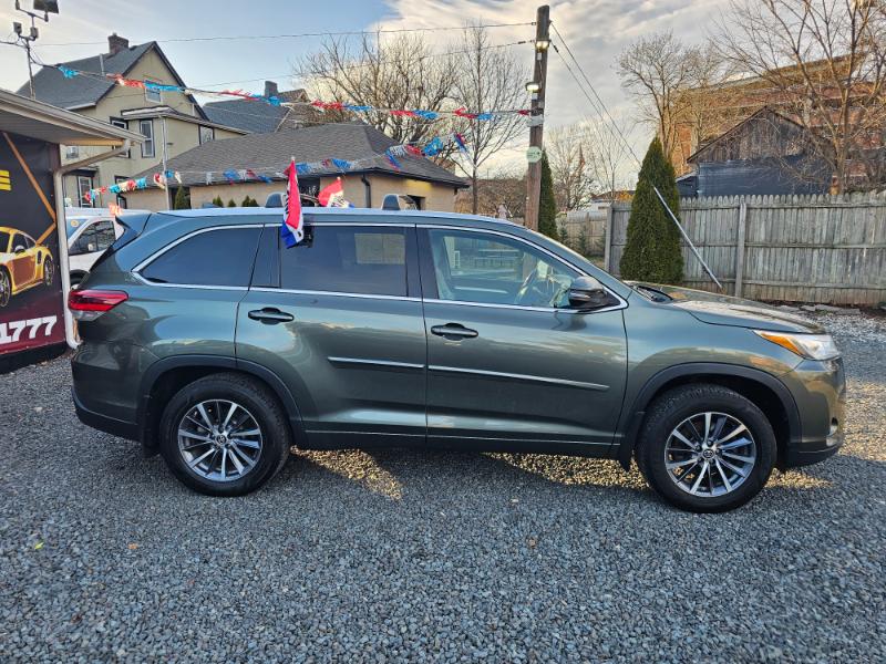 Toyota Highlander XLE AWD V6 2017