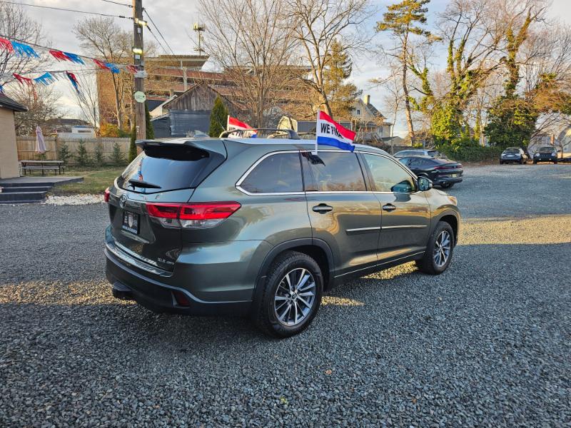 Toyota Highlander XLE AWD V6 2017