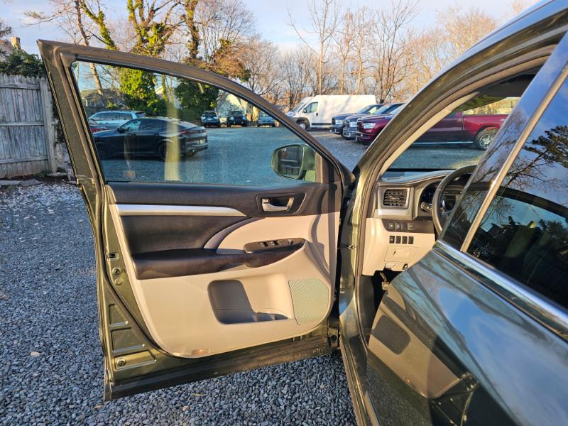 Toyota Highlander XLE AWD V6 2017