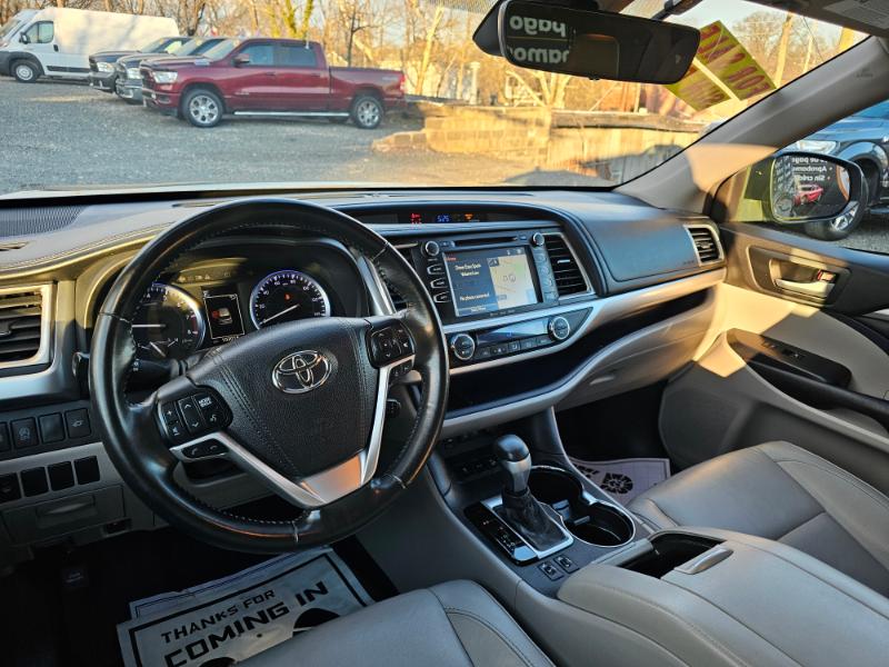 Toyota Highlander XLE AWD V6 2017