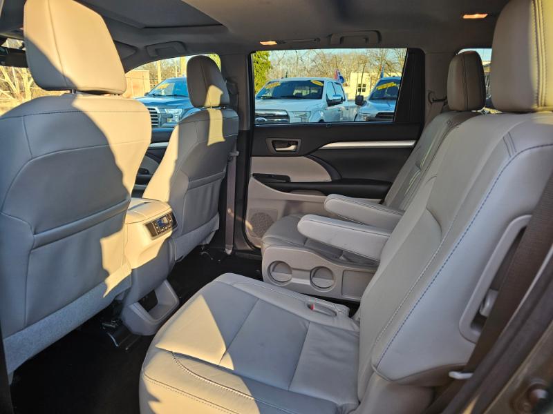 Toyota Highlander XLE AWD V6 2017