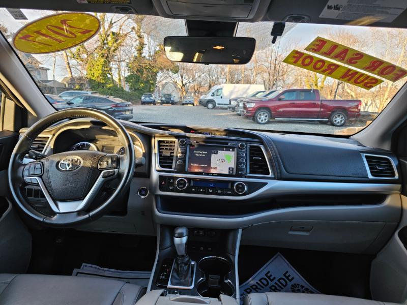 Toyota Highlander XLE AWD V6 2017