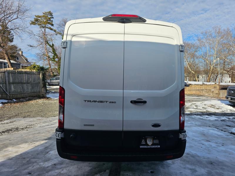 Ford Transit 250 Van Med. Roof w/Sliding Pass. 148-in. WB 2018