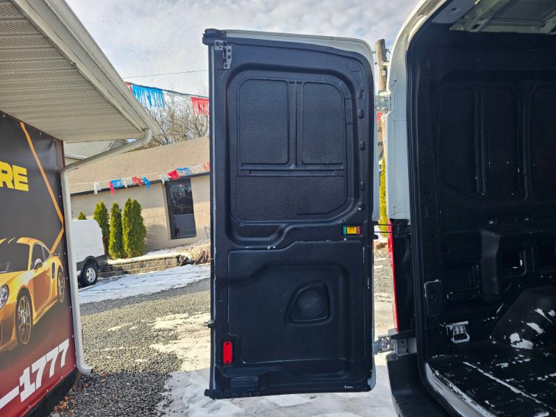 Ford Transit 250 Van Med. Roof w/Sliding Pass. 148-in. WB 2018