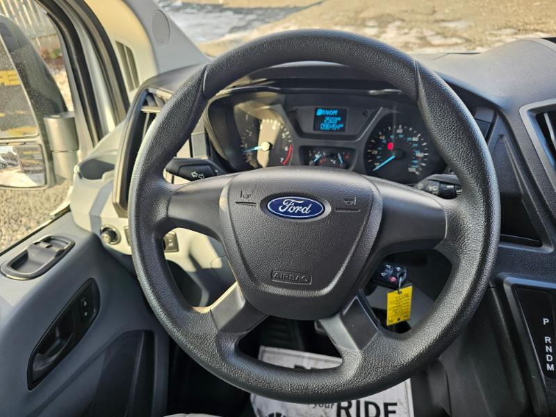 Ford Transit 250 Van Med. Roof w/Sliding Pass. 148-in. WB 2018