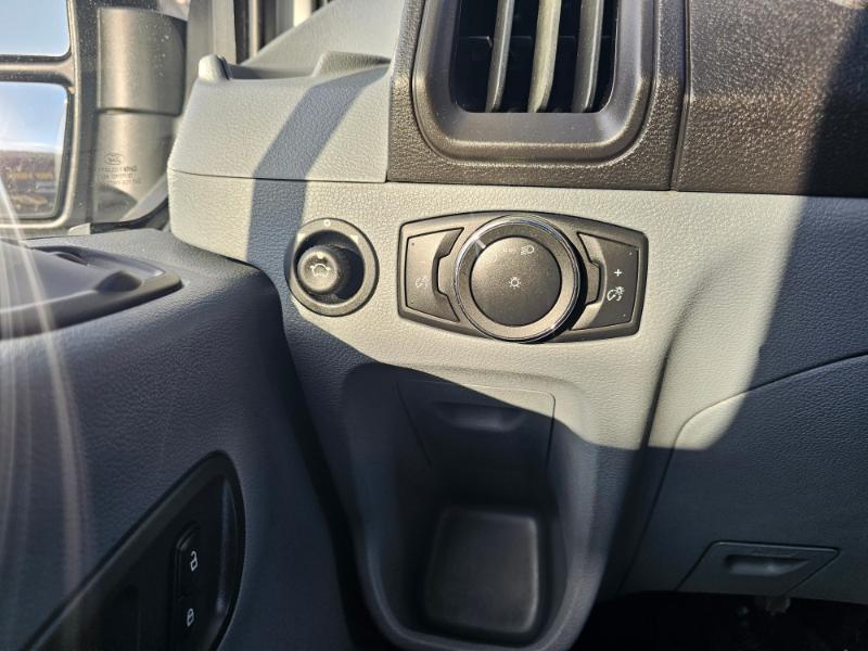 Ford Transit 250 Van Med. Roof w/Sliding Pass. 148-in. WB 2018