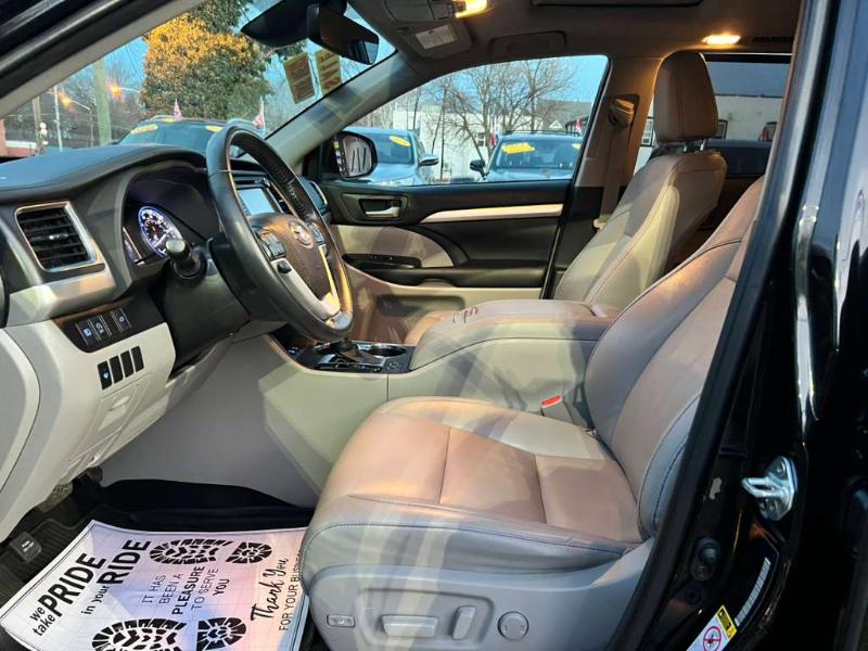 Toyota Highlander XLE AWD V6 2019