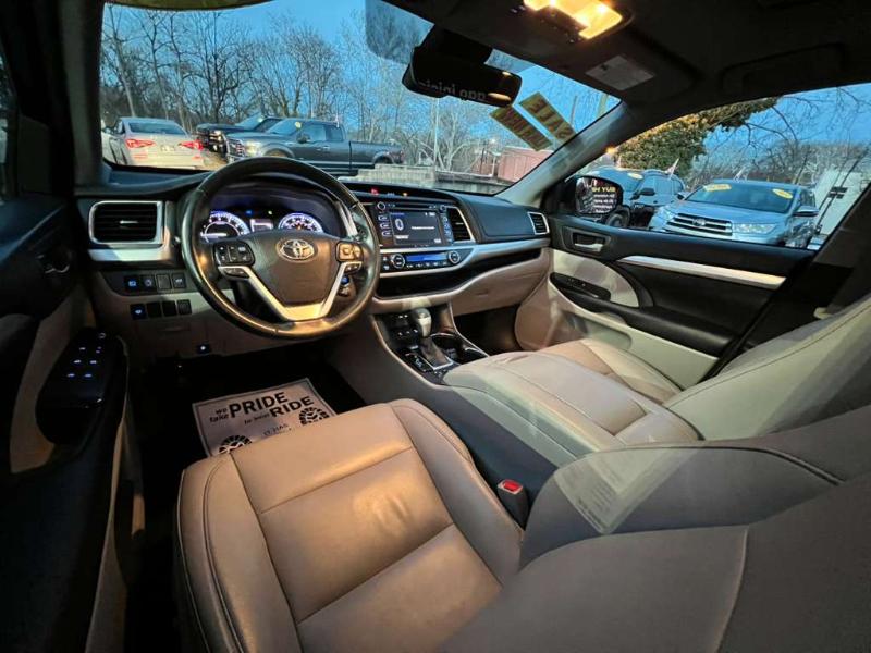 Toyota Highlander XLE AWD V6 2019