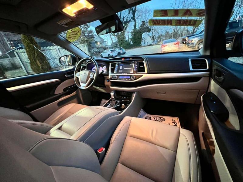 Toyota Highlander XLE AWD V6 2019