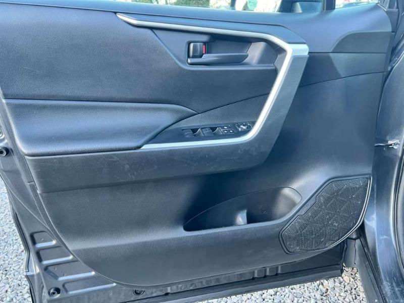 Toyota RAV4 LE AWD 2020