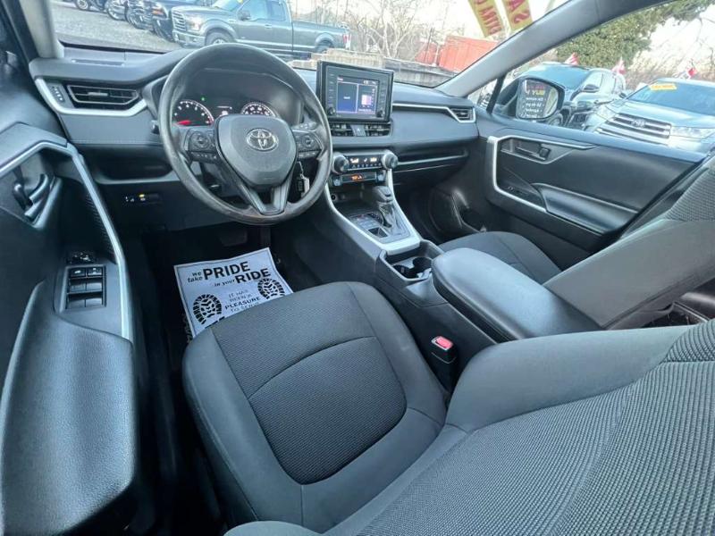 Toyota RAV4 LE AWD 2020