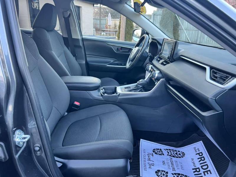 Toyota RAV4 LE AWD 2020