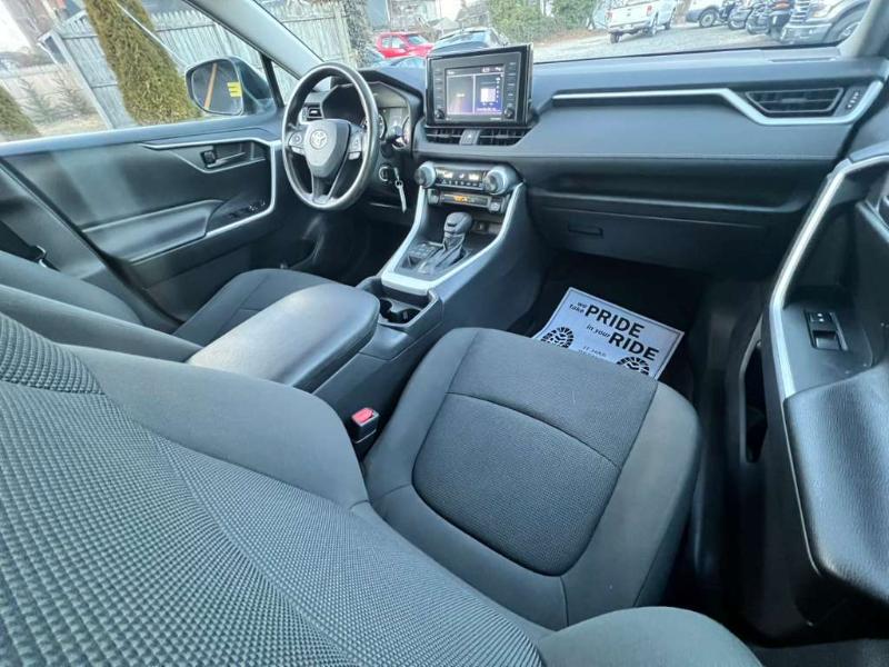 Toyota RAV4 LE AWD 2020