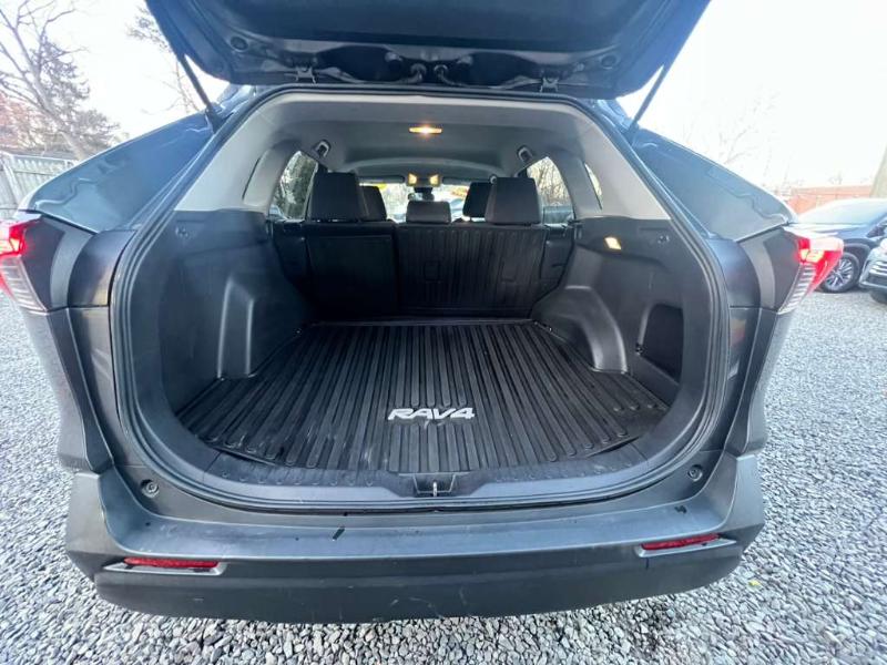 Toyota RAV4 LE AWD 2020