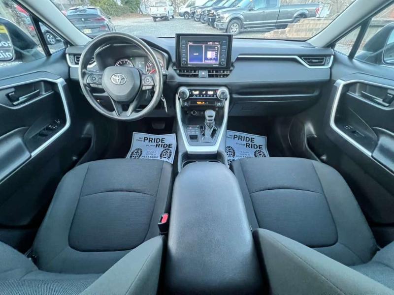 Toyota RAV4 LE AWD 2020