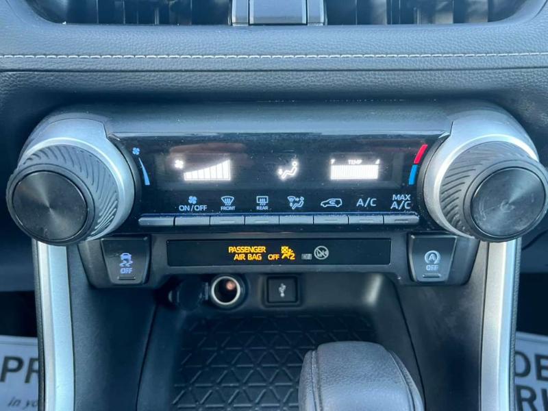 Toyota RAV4 LE AWD 2020