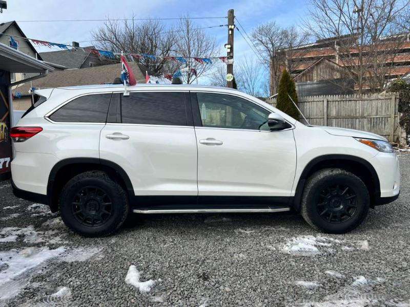 Toyota Highlander XLE AWD V6 2019