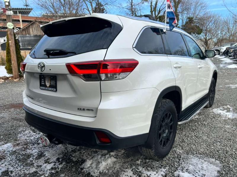 Toyota Highlander XLE AWD V6 2019