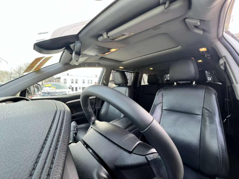 Toyota Highlander XLE AWD V6 2019