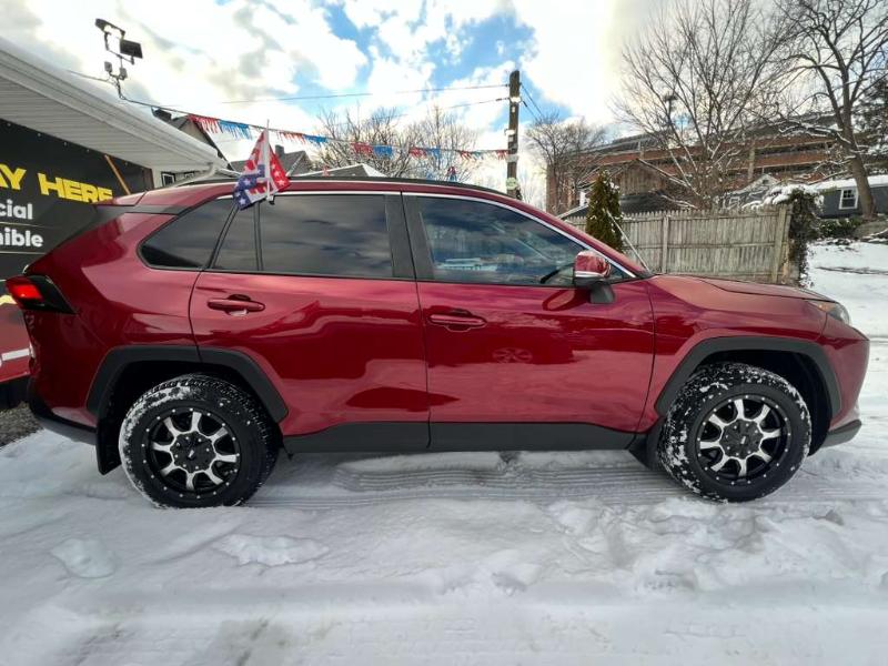 Toyota RAV4 LE 2021