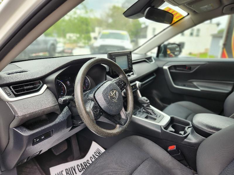 Toyota RAV4 LE 2020