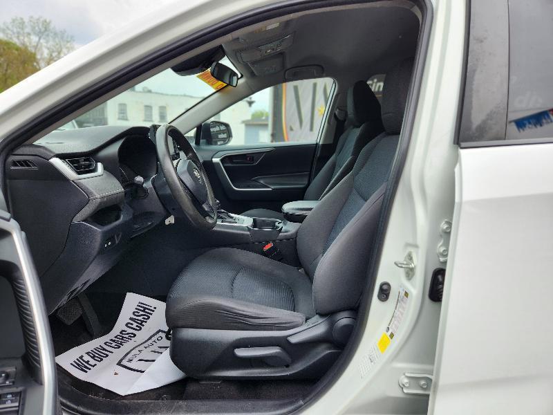 Toyota RAV4 LE 2020