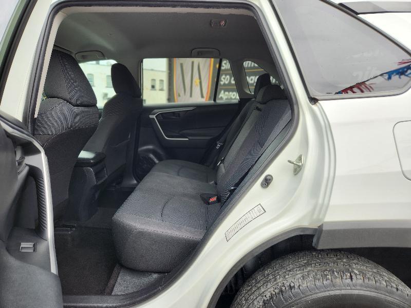 Toyota RAV4 LE 2020