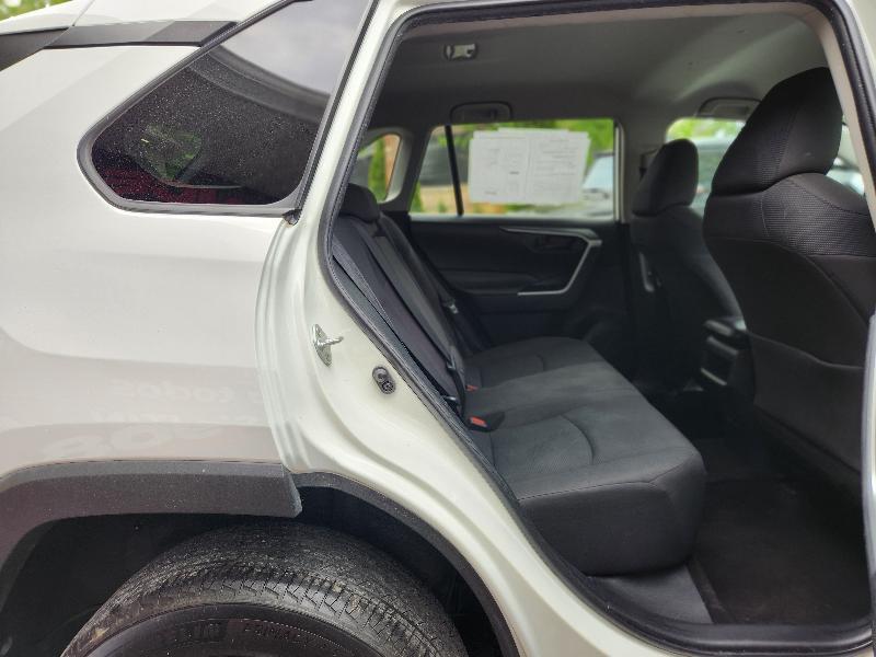 Toyota RAV4 LE 2020