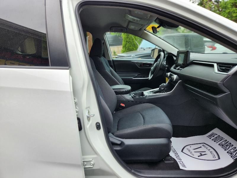 Toyota RAV4 LE 2020
