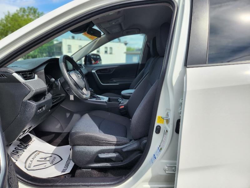 Toyota RAV4 LE AWD 2019