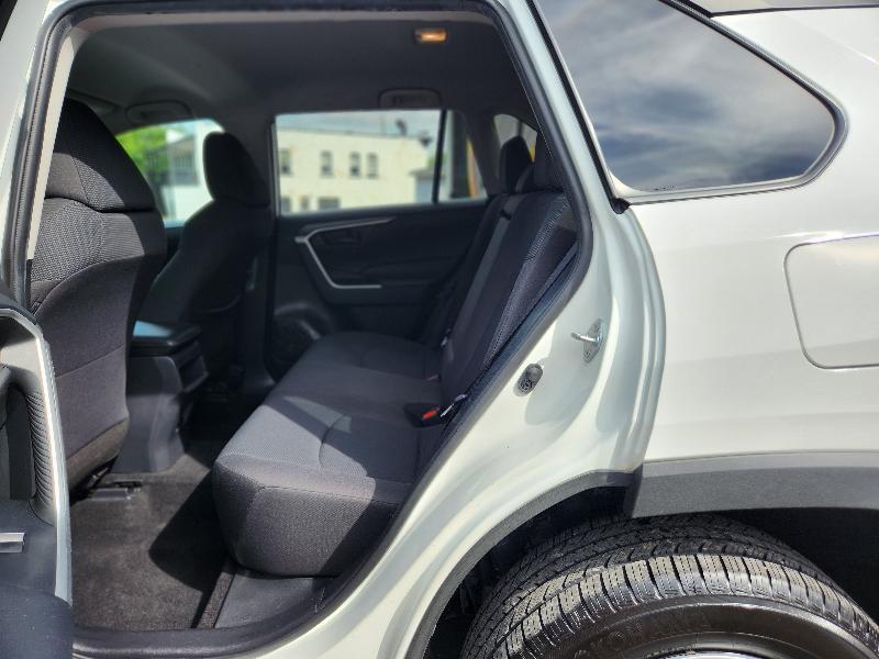 Toyota RAV4 LE AWD 2019