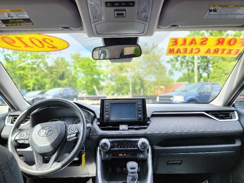 Toyota RAV4 LE AWD 2019